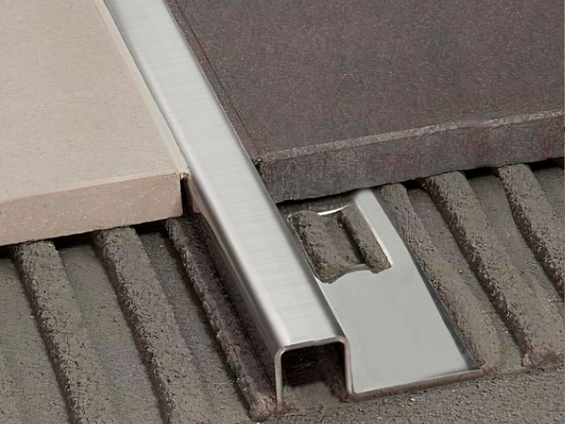 passo a passo de como assentar filete de inox entre os porcelanatos